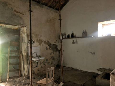 Moradia em ruína - S. Vicente do Paúl