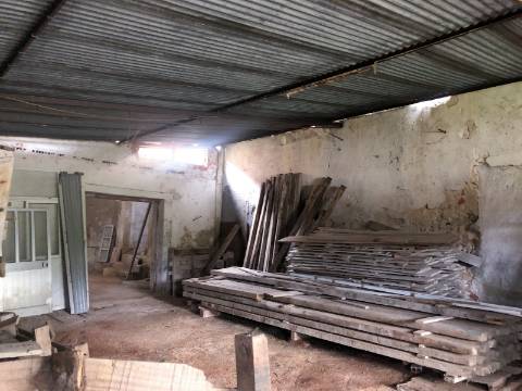 Moradia em ruína - S. Vicente do Paúl