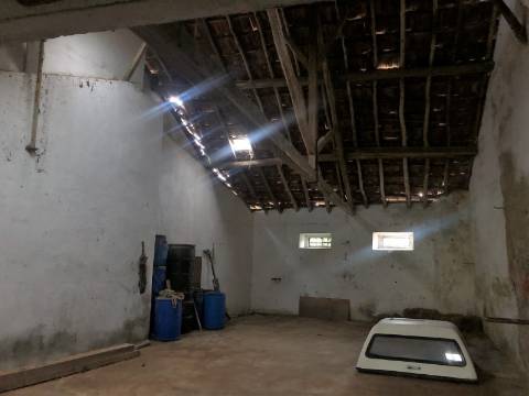 Moradia em ruína - S. Vicente do Paúl