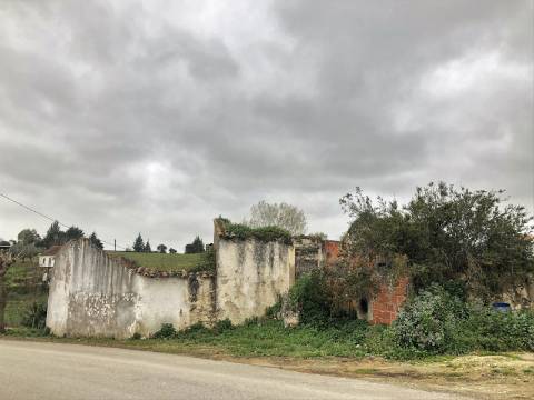 Moradia em ruína - S. Vicente do Paúl