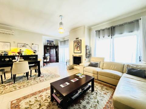 Apartamento T4 Duplex com Box - Santarém