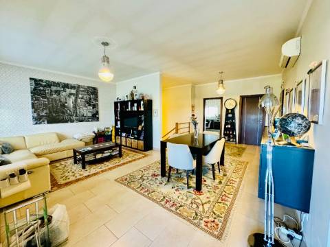 Apartamento T4 Duplex com Box - Santarém