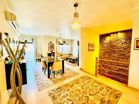 Apartamento T4 Duplex com Box - Santarém