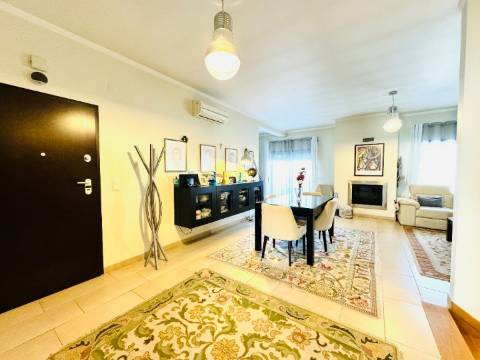 Apartamento T4 Duplex com Box - Santarém