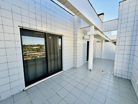 Apartamento T4 Duplex com Box - Santarém