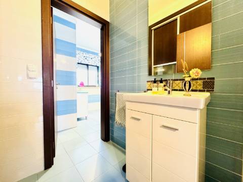 Apartamento T4 Duplex com Box - Santarém