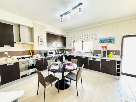 Apartamento T4 Duplex com Box - Santarém