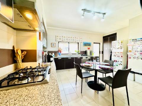 Apartamento T4 Duplex com Box - Santarém