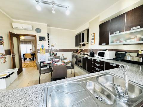 Apartamento T4 Duplex com Box - Santarém