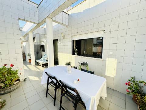 Apartamento T4 Duplex com Box - Santarém