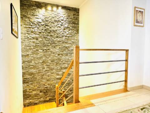 Apartamento T4 Duplex com Box - Santarém