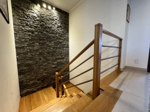 Apartamento T4 Duplex com Box - Santarém