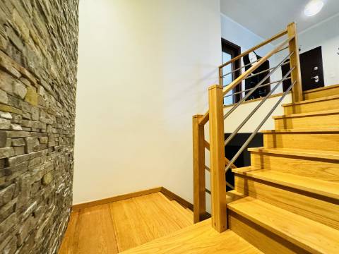 Apartamento T4 Duplex com Box - Santarém