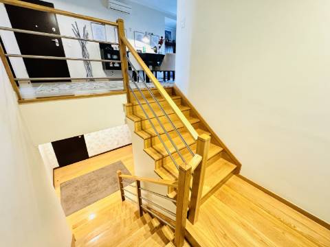 Apartamento T4 Duplex com Box - Santarém