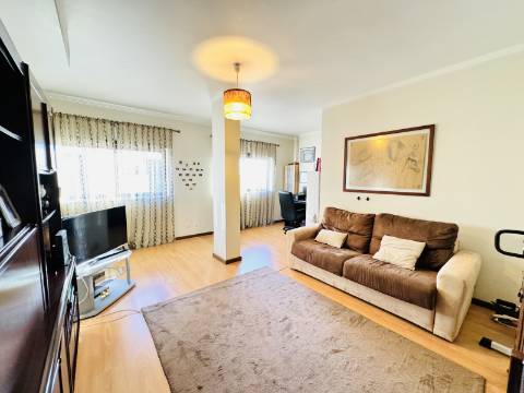 Apartamento T4 Duplex com Box - Santarém