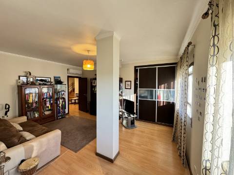 Apartamento T4 Duplex com Box - Santarém