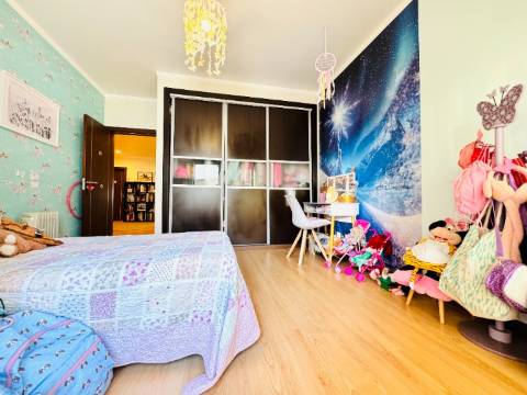 Apartamento T4 Duplex com Box - Santarém