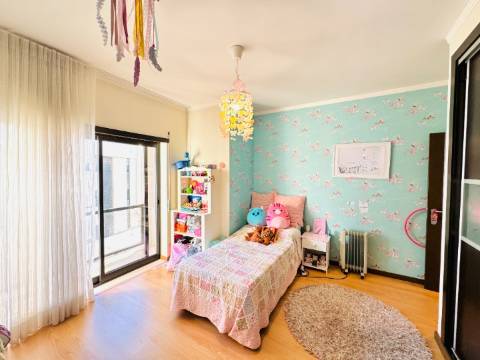 Apartamento T4 Duplex com Box - Santarém