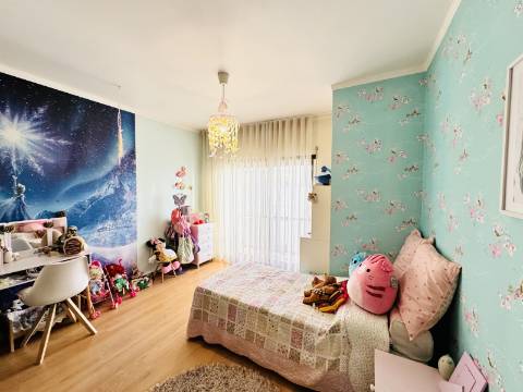 Apartamento T4 Duplex com Box - Santarém