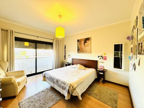 Apartamento T4 Duplex com Box - Santarém