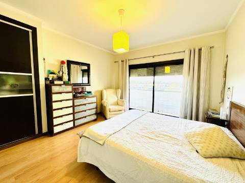 Apartamento T4 Duplex com Box - Santarém