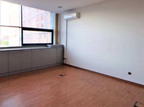 Escritório com 4 salas na Bela Vista e com garagem