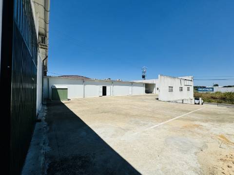 Armazém - Zona Industrial Santarém