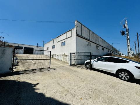 Armazém - Zona Industrial Santarém