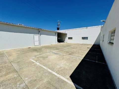 Armazém - Zona Industrial Santarém