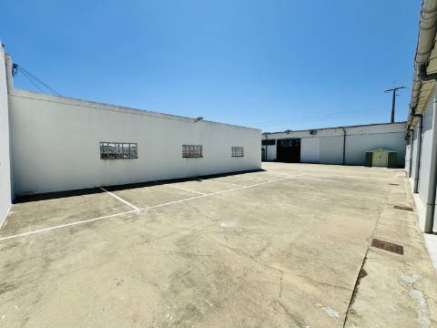 Armazém - Zona Industrial Santarém