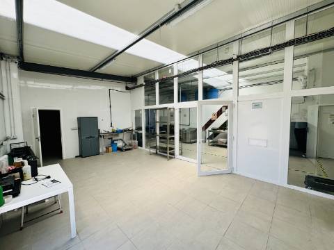 Armazém - Zona Industrial Santarém