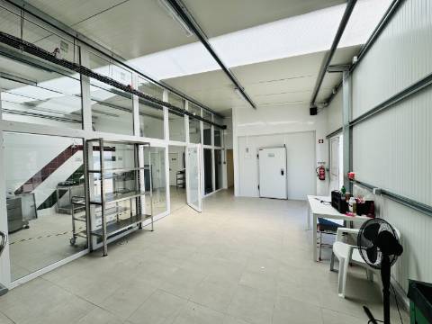 Armazém - Zona Industrial Santarém