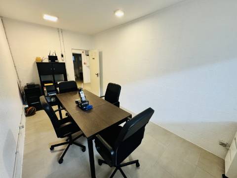 Armazém - Zona Industrial Santarém