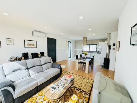 Moradia T2 - Almeirim