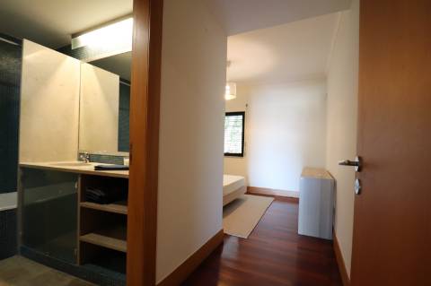 Apartamento T2 com Terraço e Piscina - Marina Parque das Nações