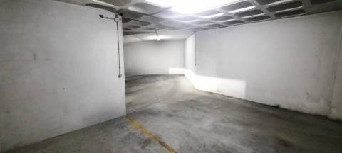 Garagem com 100m² - Santarém