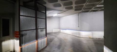 Garagem com 100m² - Santarém