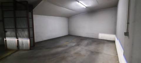 Garagem com 100m² - Santarém