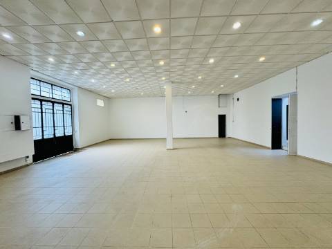 Espaço comércio/ lojas - Santarém