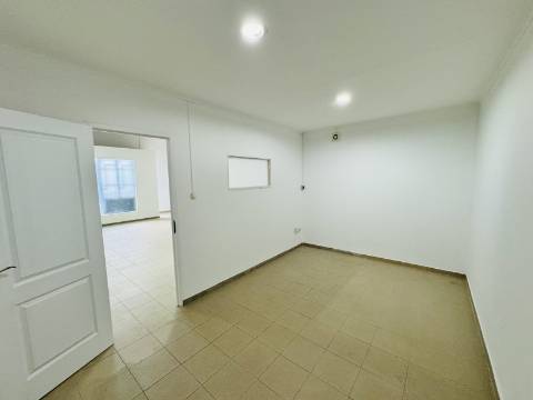 Espaço comércio/ lojas - Santarém