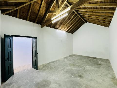 Espaço comércio/ lojas - Santarém