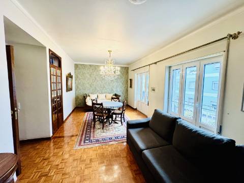 Apartamento T3 Transformado em T1 - Santarém