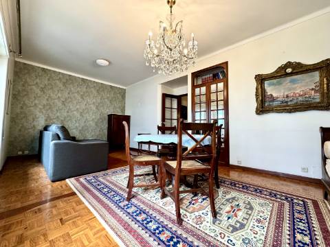 Apartamento T3 Transformado em T1 - Santarém