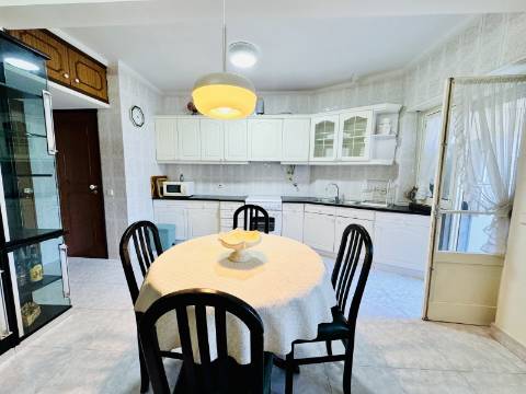 Apartamento T3 Transformado em T1 - Santarém