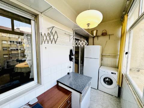 Apartamento T3 Transformado em T1 - Santarém