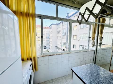 Apartamento T3 Transformado em T1 - Santarém