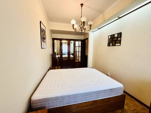 Apartamento T3 Transformado em T1 - Santarém