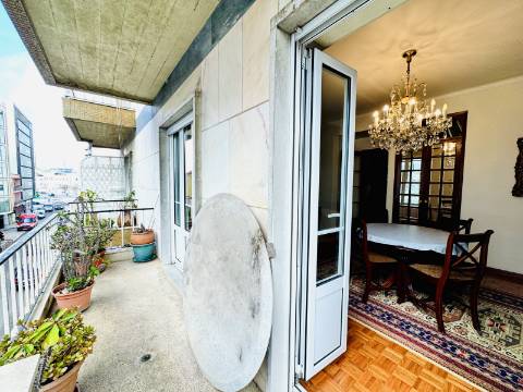 Apartamento T3 Transformado em T1 - Santarém