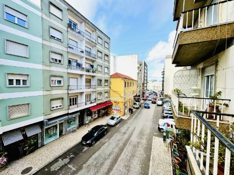 Apartamento T3 Transformado em T1 - Santarém