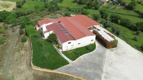 Armazém com área de 369m² - Santarém